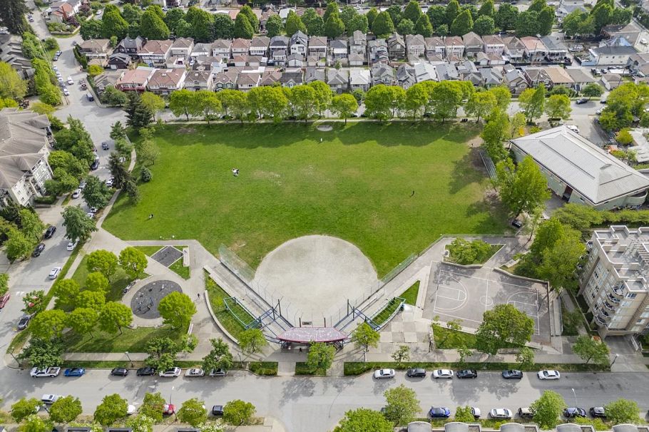 503 3520 Crowley Drive Vancouver, BC - 3