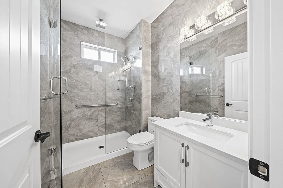 1720 Sutherland Avenue North Vancouver, BC - 17