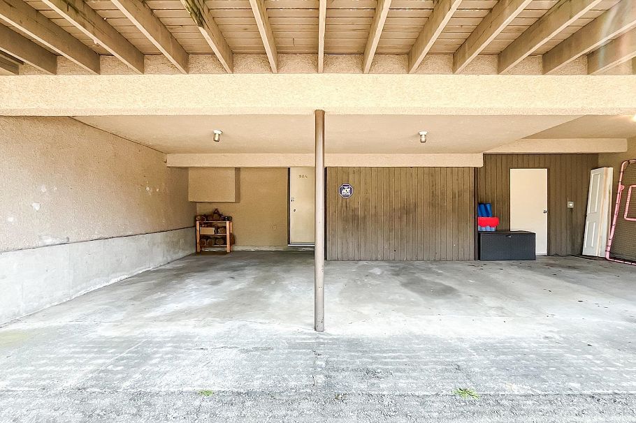 985 Old Lillooet Road North Vancouver, BC - 28