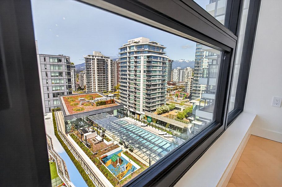 1203 135 E 13th Street North Vancouver, BC - 24