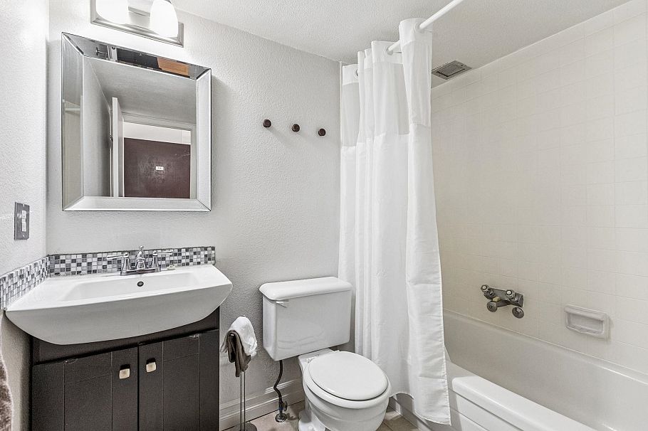 411 1330 Burrard Street Vancouver, BC - 6