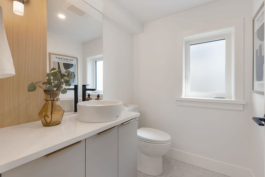 1 550 Kaslo Street Vancouver, BC - 25