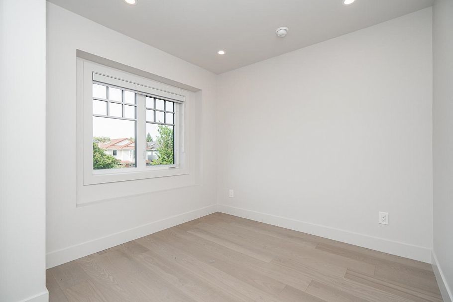 48 E 57th Avenue Vancouver, BC - 24