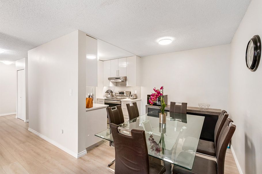 324 4373 Halifax Street Burnaby, BC - 4