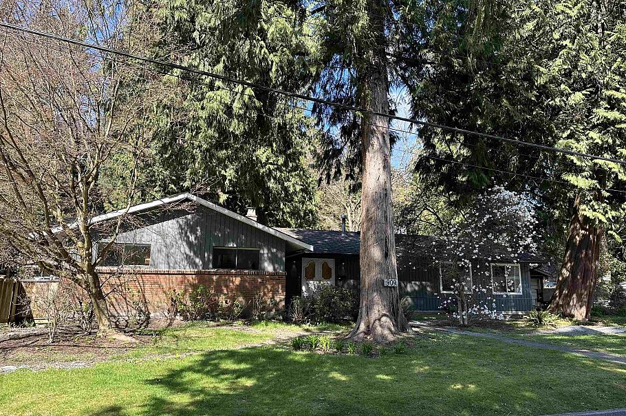 909 Seymour Boulevard North Vancouver, BC - 1