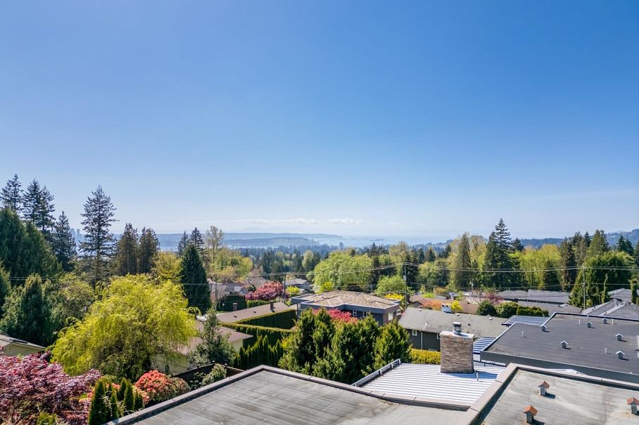 241 W Balmoral Road North Vancouver, BC - 32