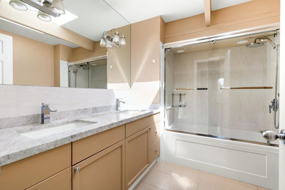 241 W Balmoral Road North Vancouver, BC - 22