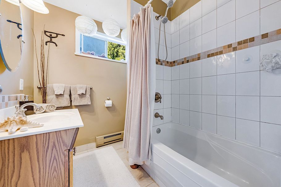 1140 W 20th Street North Vancouver, BC - 19
