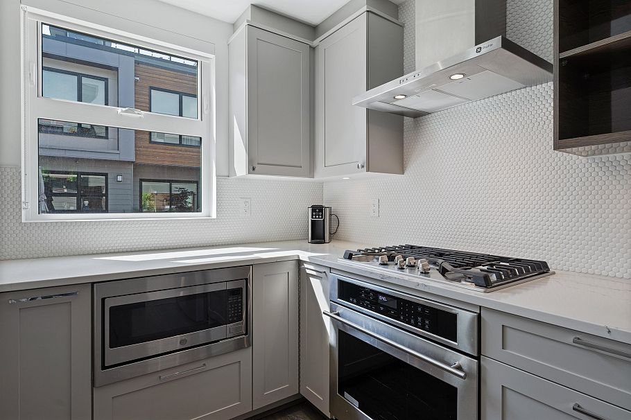 21 856 Orwell Street North Vancouver, BC - 5