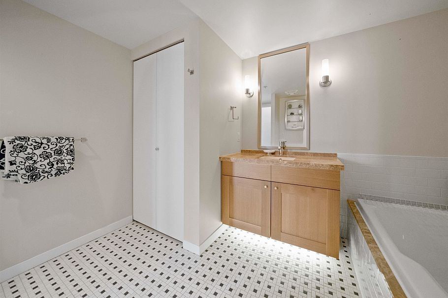 2001 821 Cambie Street Vancouver, BC - 14