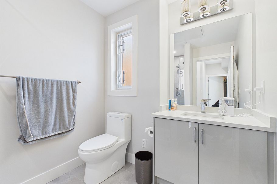 23 7565 Oak Street Vancouver, BC - 17