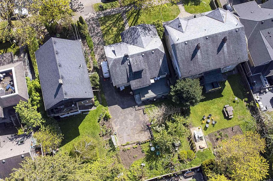 2325 W 8th Avenue Vancouver, BC - 35