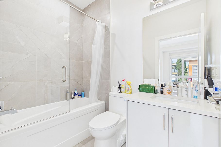 23 7565 Oak Street Vancouver, BC - 12