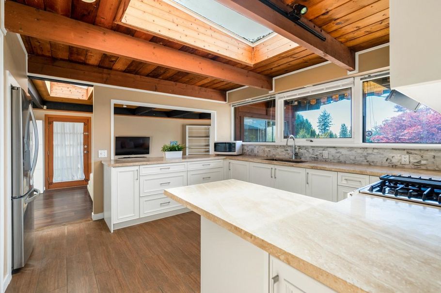 241 W Balmoral Road North Vancouver, BC - 7
