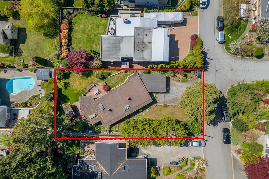 241 W Balmoral Road North Vancouver, BC - 2