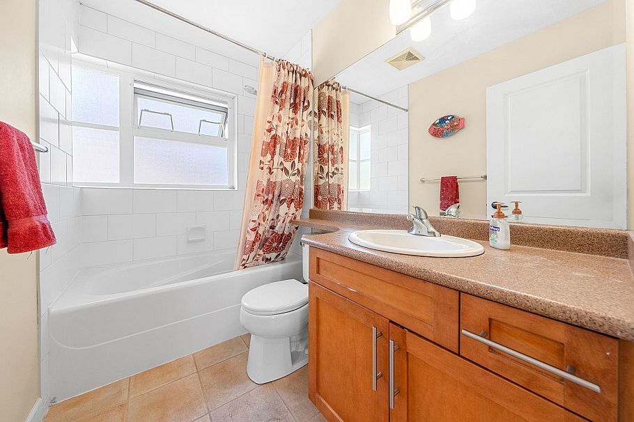15 3150 Sunnyhurst Road North Vancouver, BC - 28
