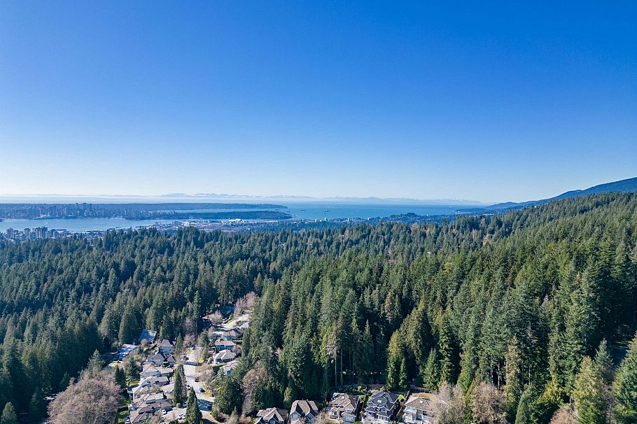 3866 Michener Way North Vancouver, BC - 36