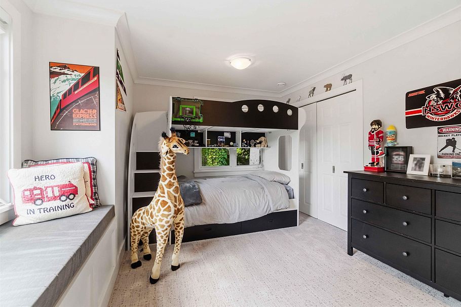 1610 Ross Road North Vancouver, BC - 25