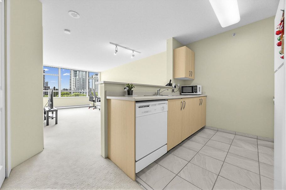 503 3520 Crowley Drive Vancouver, BC - 9