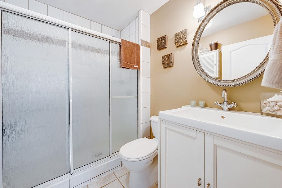 1140 W 20th Street North Vancouver, BC - 13