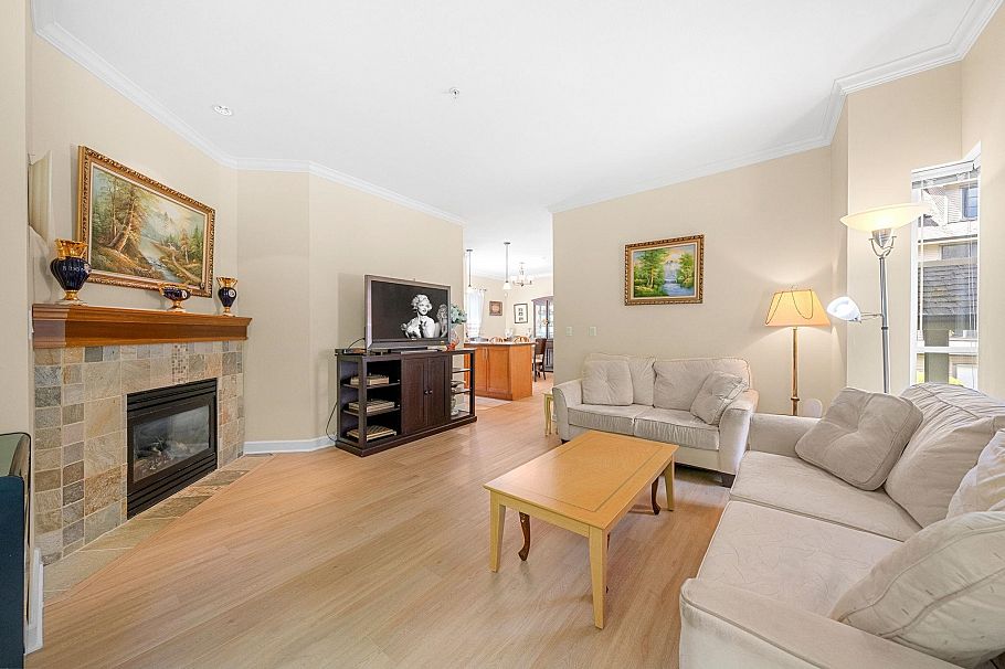15 3150 Sunnyhurst Road North Vancouver, BC - 10