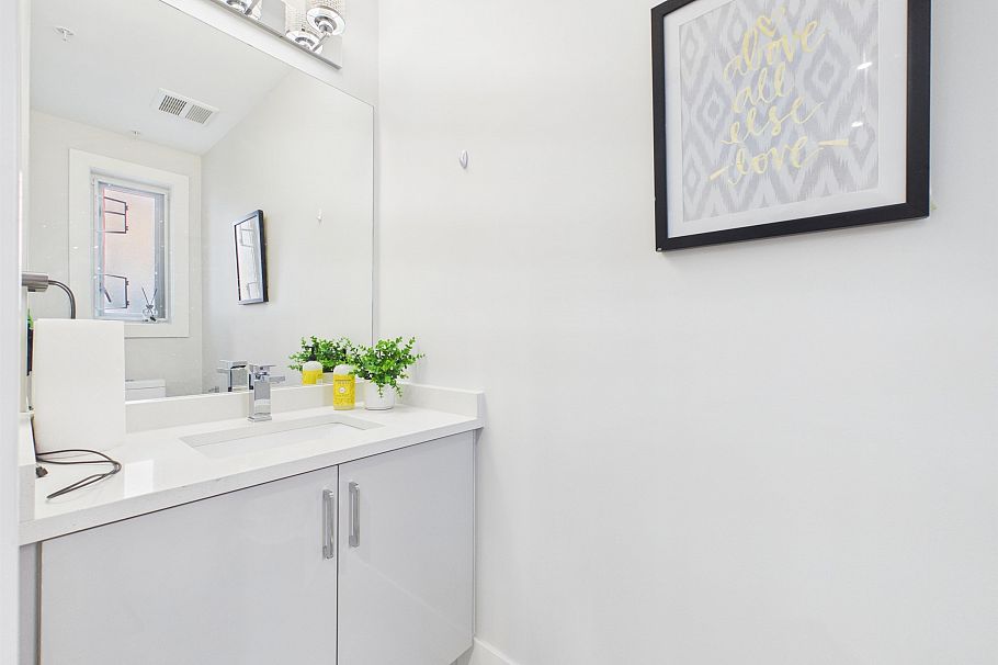 23 7565 Oak Street Vancouver, BC - 11