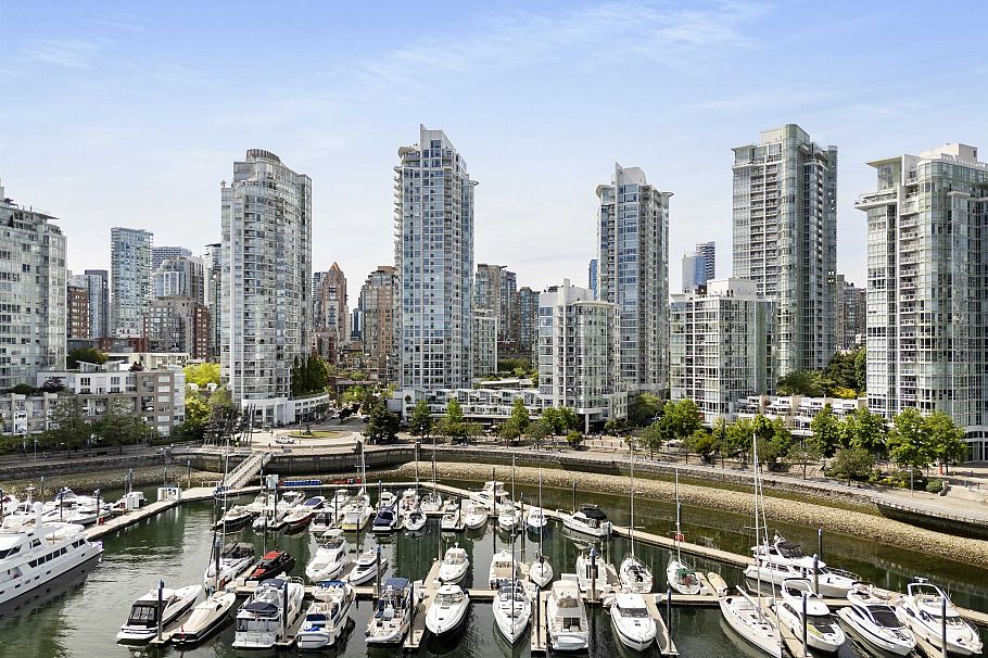 1008 198 Aquarius Mews Vancouver, BC - 32