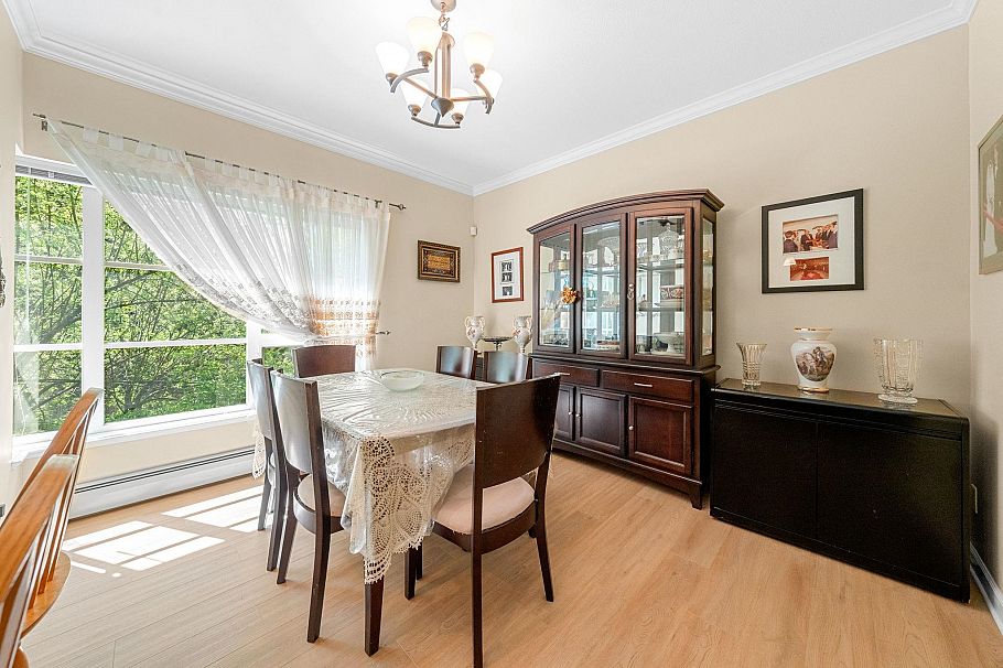 15 3150 Sunnyhurst Road North Vancouver, BC - 21