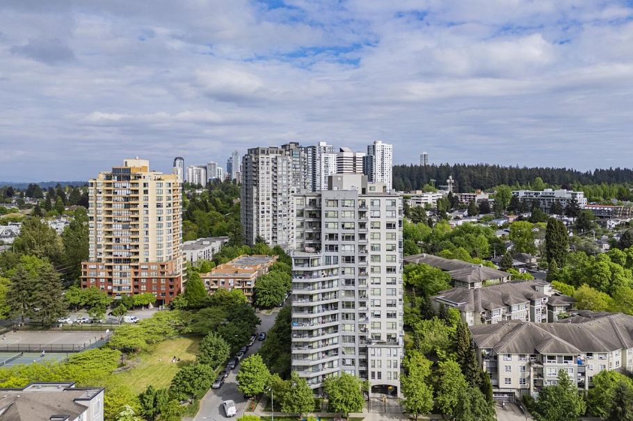 503 3520 Crowley Drive Vancouver, BC - 4