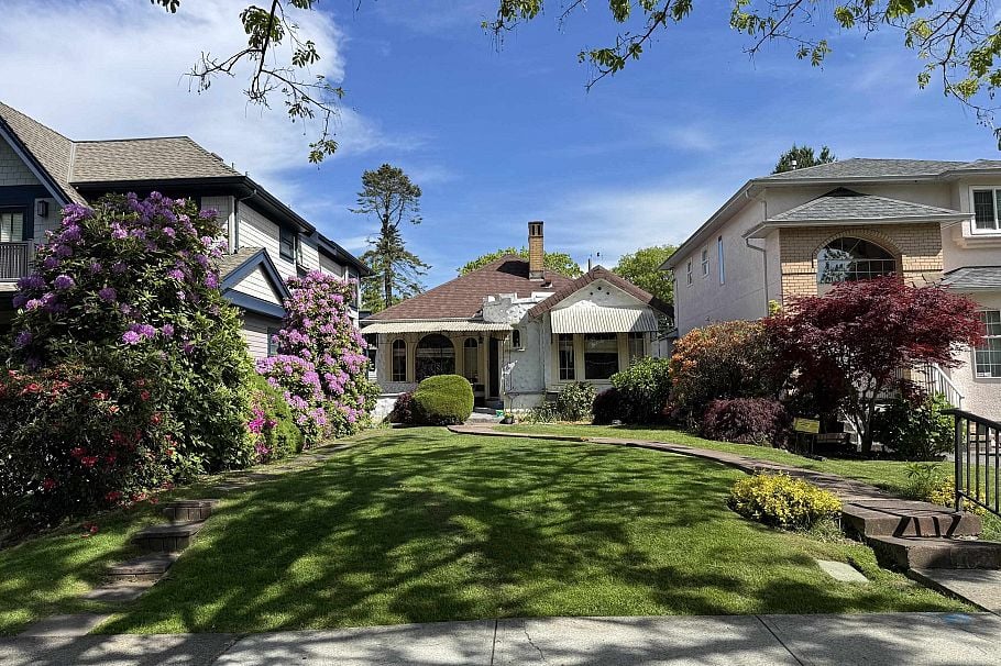 185 W 23rd Avenue Vancouver, BC - 2