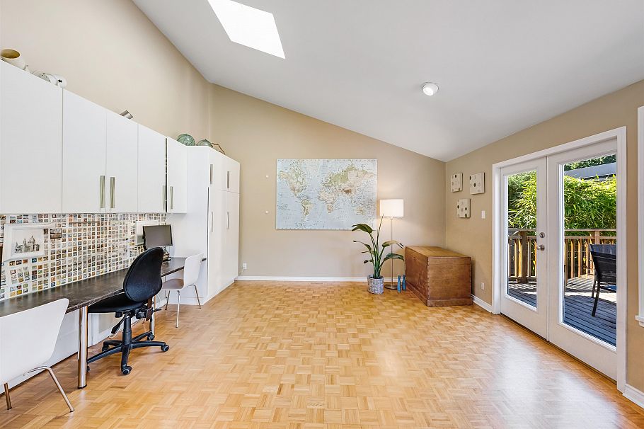 1140 W 20th Street North Vancouver, BC - 12