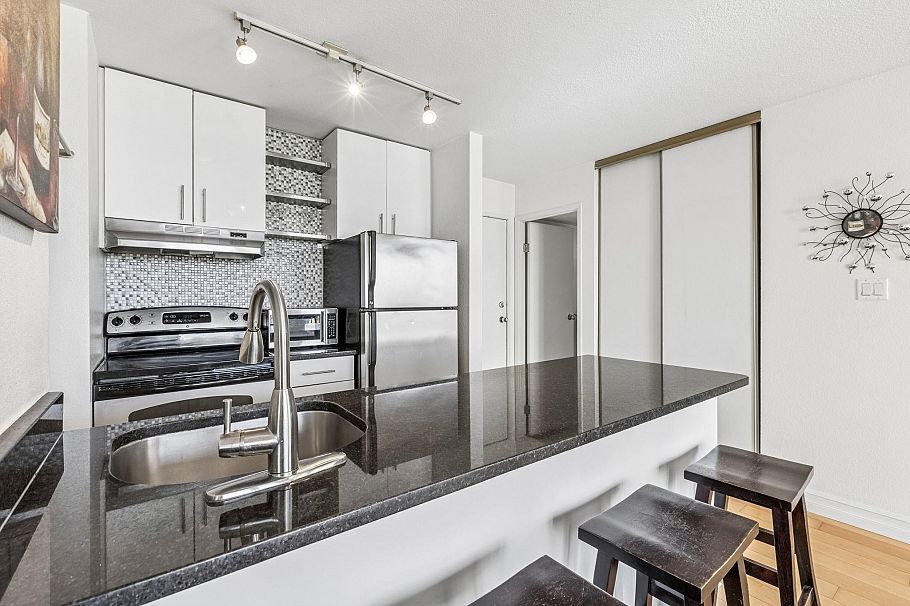 411 1330 Burrard Street Vancouver, BC - 5