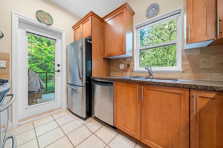 15 3150 Sunnyhurst Road North Vancouver, BC - 17