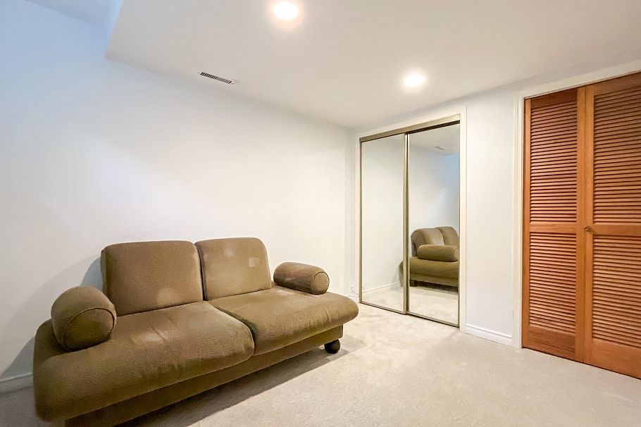 985 Old Lillooet Road North Vancouver, BC - 25