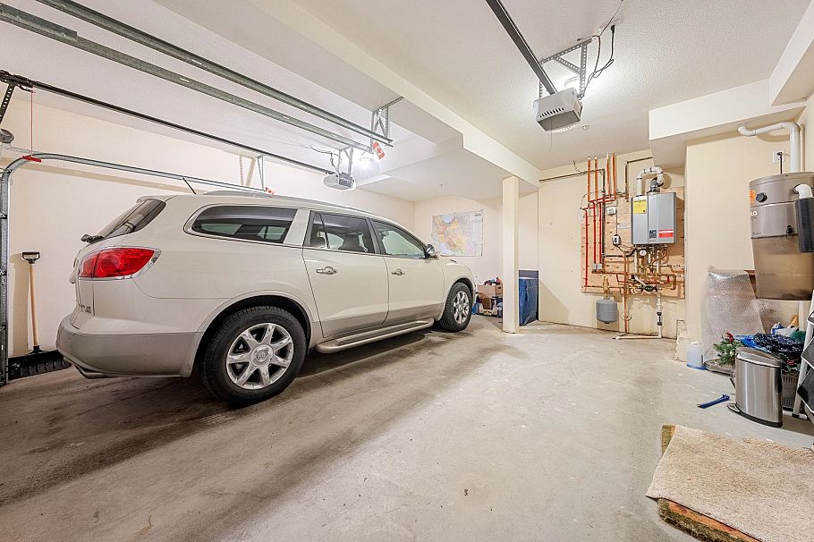15 3150 Sunnyhurst Road North Vancouver, BC - 35