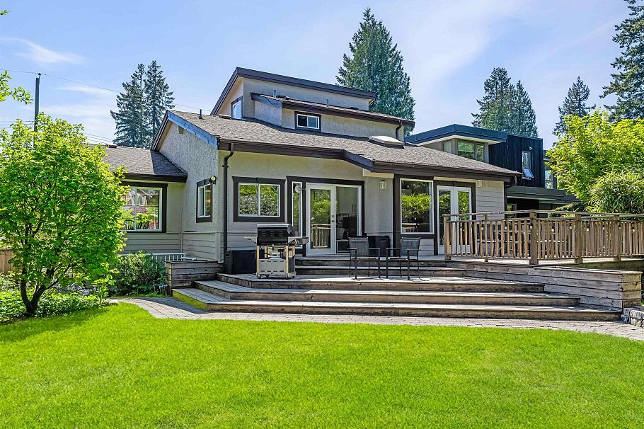 1140 W 20th Street North Vancouver, BC - 1