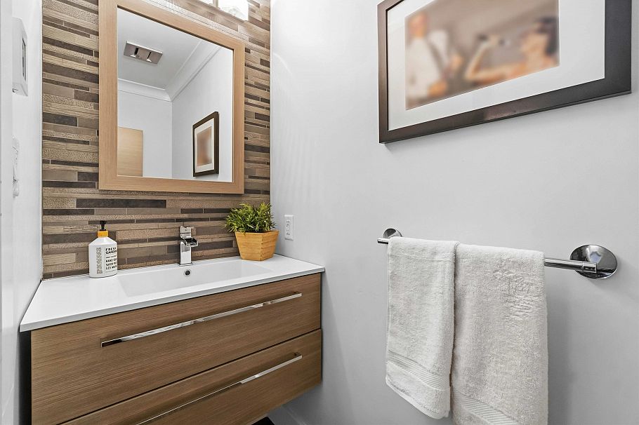1610 Ross Road North Vancouver, BC - 16