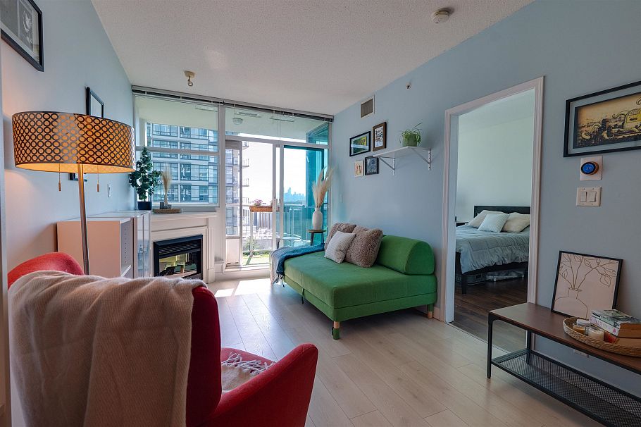 508 168 East Esplanade North Vancouver, BC - 17