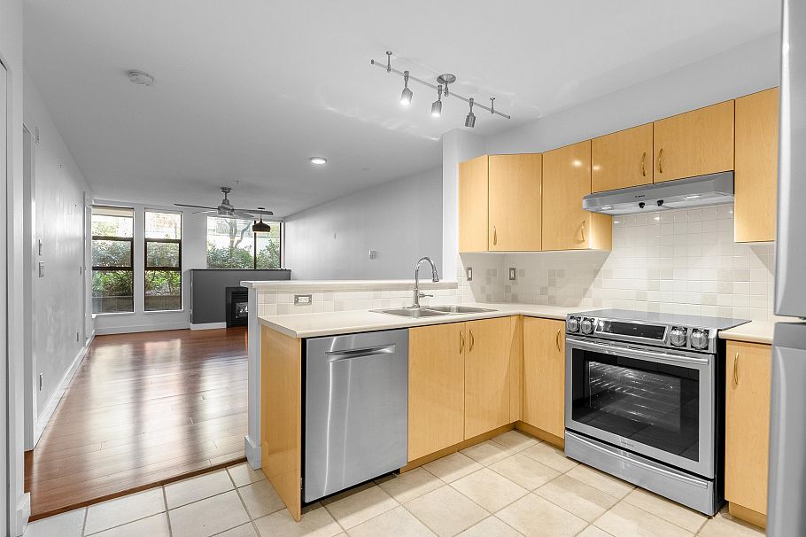 203 305 Lonsdale Avenue North Vancouver, BC - 5