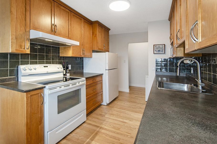 303 1610 Chesterfield Avenue North Vancouver, BC - 9