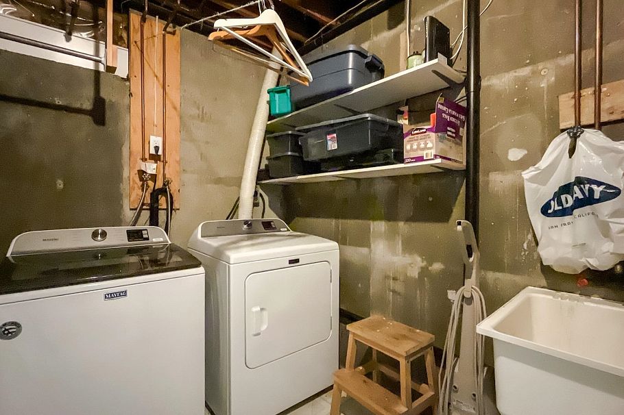 985 Old Lillooet Road North Vancouver, BC - 27