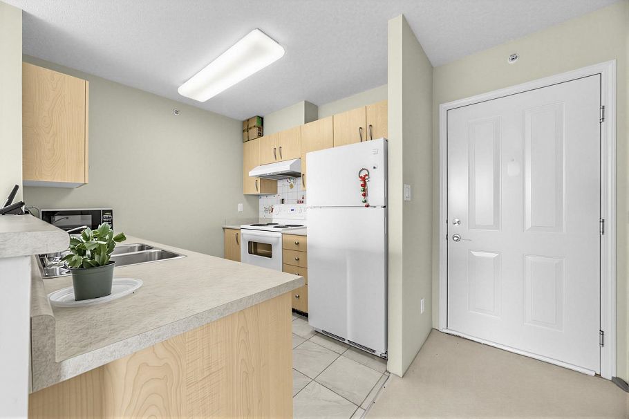 503 3520 Crowley Drive Vancouver, BC - 10