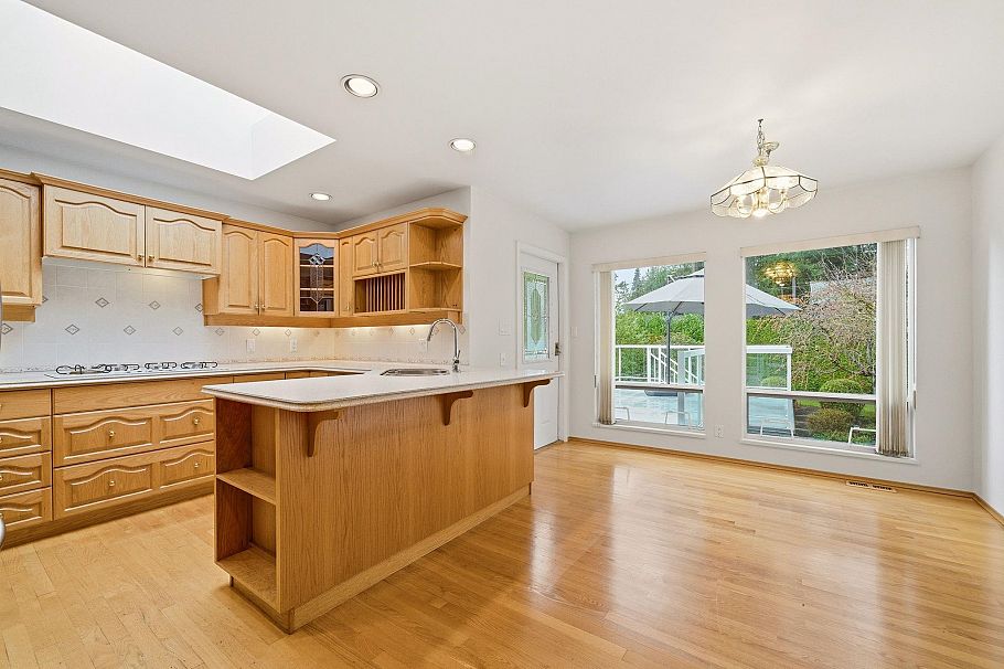2522 Bronte Drive North Vancouver, BC - 8