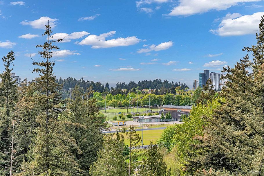 1907 5728 Berton Avenue Vancouver, BC - 1
