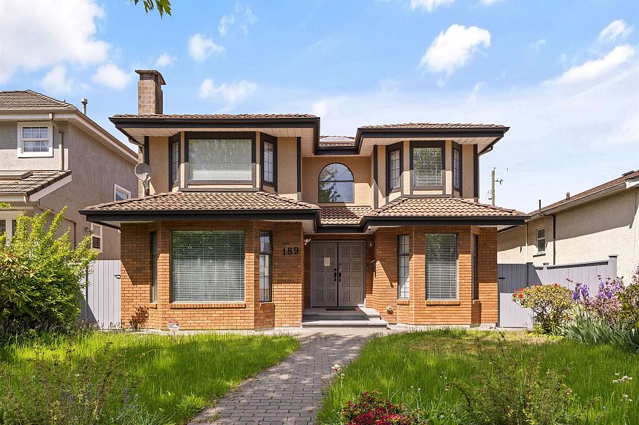 189 W 46th Avenue Vancouver, BC - 1