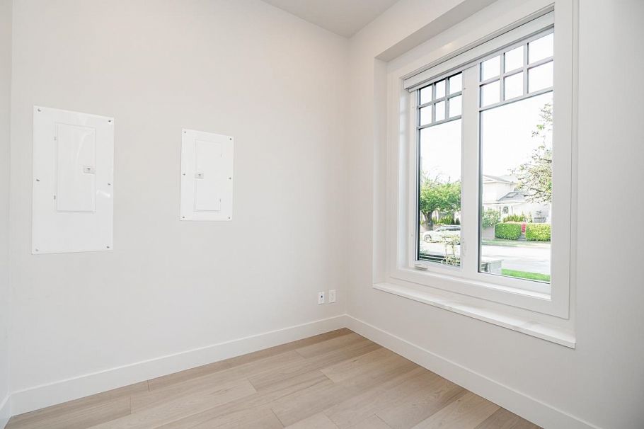 48 E 57th Avenue Vancouver, BC - 16