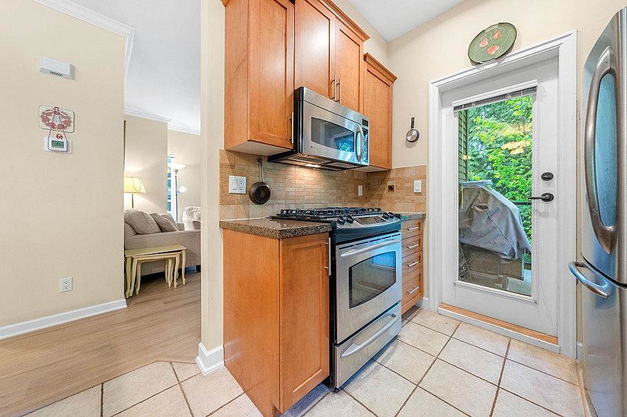15 3150 Sunnyhurst Road North Vancouver, BC - 18