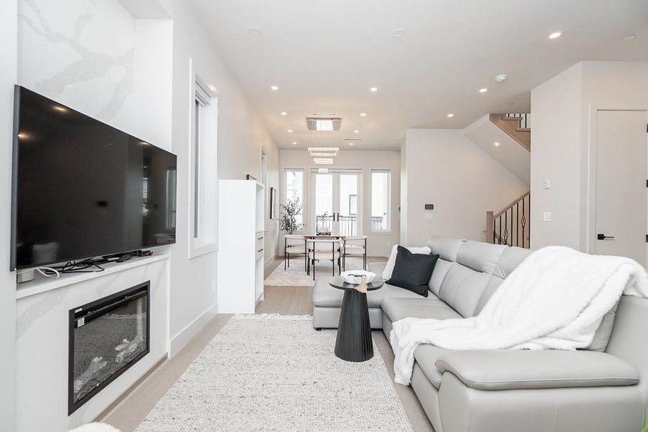 48 E 57th Avenue Vancouver, BC - 3