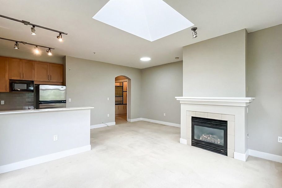 411 2083 W 33rd Avenue Vancouver, BC - 2