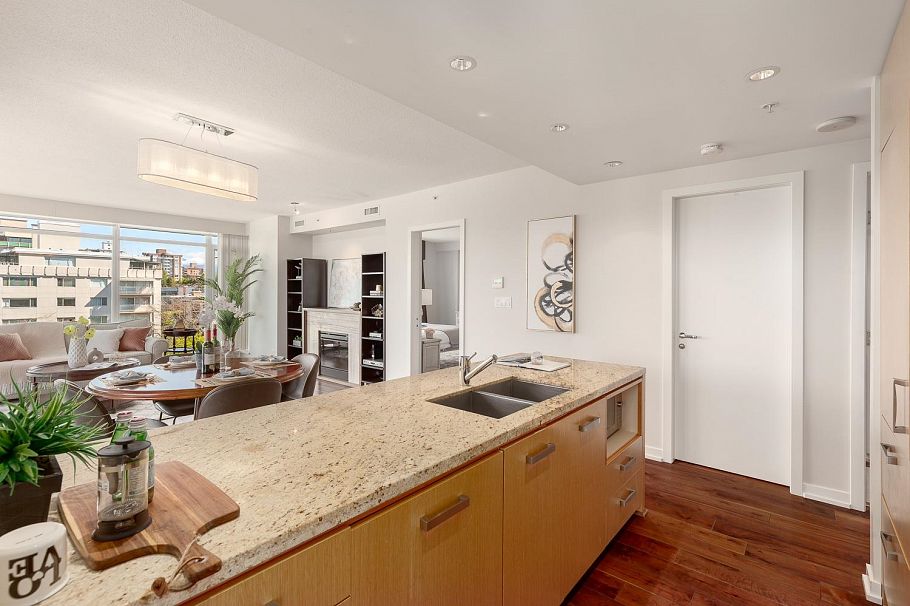 801 5955 Balsam Street Vancouver, BC - 5